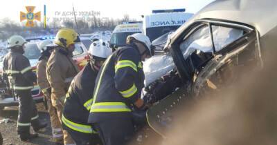 ДТП в Харьковской области: Три человека погибли, двоих детей доставили в больницу (ФОТО)