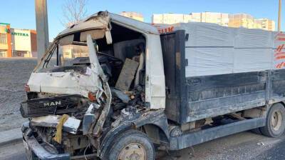 В Гродно столкнулись два грузовика, пострадал водитель
