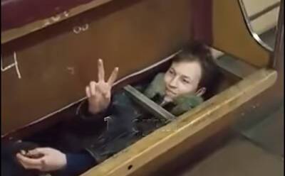 В Днепре парень решил спрятаться в вагоне метро и застрял: видео курьезного случая - dnepr.politeka.net - Украина