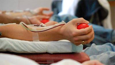 Греция отменила запрет гомосексуальным мужчинам быть донорами крови