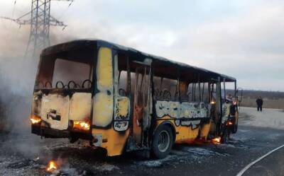 На Днепропетровщине во время движения загорелся автобус с пассажирами