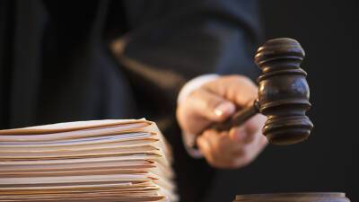 Суд в Югре арестовал предпринимателя по делу о смерти людей от суррогатного алкоголя