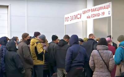 Без прививки - на выход: когда невакцинированных украинцев будут отстранять от работы