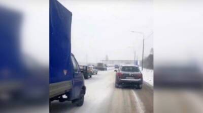 На выезде из Воронежа за 15 минут произошло пять ДТП