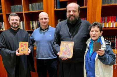 Бошнякская семья передала спасенные иконы возрождаемому собору...