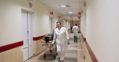 В Украине подняли минимальную зарплату медиков до 20 тыс. грн, — Кабмин