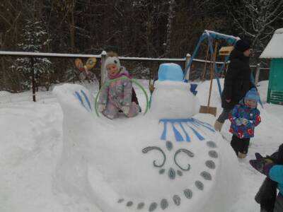 В Глазовском районе на прогулочных участках детских садов появились ледяные скульптуры