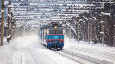 В Кузбассе поезд насмерть сбил 17-летнего подростка в наушниках