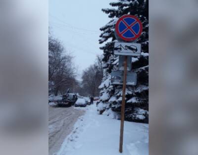 В Рязани мешающие уборке снега автомобили направляют на спецстоянку