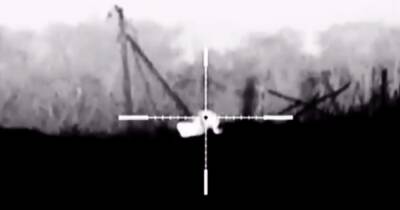 Американский морпех опубликовал видео работы женщины-снайпера на Донбассе