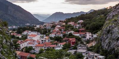 Черногория вновь открывает границы для непривитых
