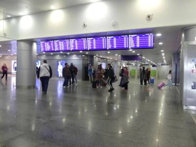 В Киеве "заминировали" аэропорты, полиция ищет взрывчатку