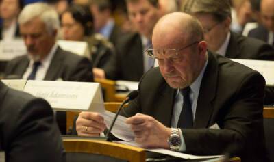 Прокуратура Латвии запретила депутату Адамсонсу исполнять обязанности