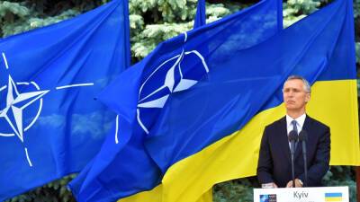 Столтенберг угрожает значительно расширить присутствие НАТО на...