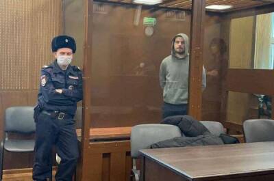Тверской суд назначил 5 лет тюрьмы за бросок файера в полицейских