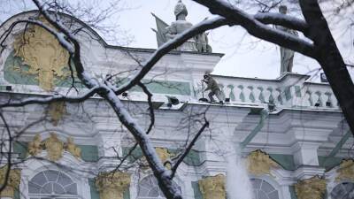 Зимний дворец в Петербурге перекрасят
