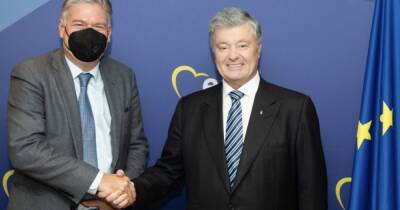 Петр Порошенко в Брюсселе провел встречу с генсеком Европейской народной партии Антонио Лопес-Истурисом