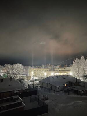 Фото: световые столбы наблюдали в небе над Сланцами