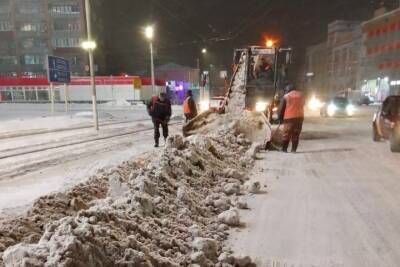 Ночью улицы Курска убирали от снега 59 единиц техники