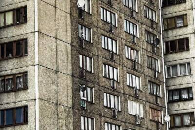 В Курске сорвавшийся с 8 этажа 15-летний подросток впал в кому