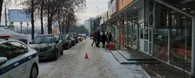 В Новосибирске разыскивают водителя, который сбил мать с годовалым ребёнком