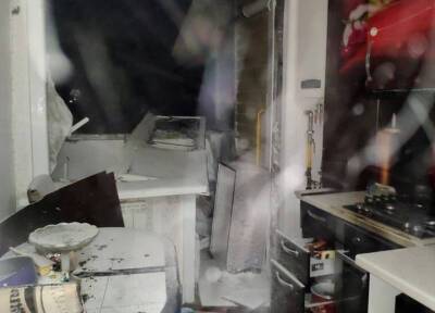 При взрыве газового бойлера в квартире на Сахалине пострадала женщина