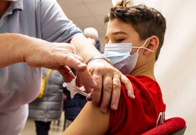 Гинцбург назвал срок выпуска вакцины "Спутник М" для подростков