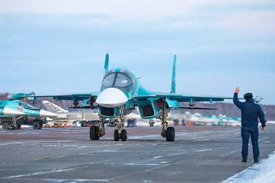 Под Курганом экипажи Су-34 уничтожили аэродром и самолеты условного противника