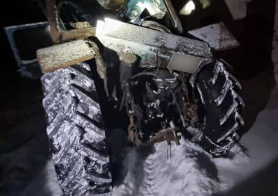 В Кораблинском районе 71-летний пенсионер на тракторе опрокинулся в яму