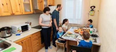 Шандалович рассказал, сколько семей с тройняшками купили квартиры за счет бюджета Карелии