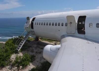 На Бали создали уникальный отель из самолета Boeing: как он выглядит. ФОТО