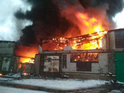 Под Киевом произошел масштабный пожар на складе автошин