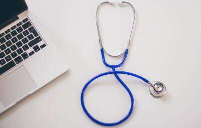 Медицинские страховые компании с лета перейдут на цифровые полисы ОМС
