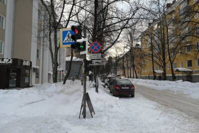 Светофор развернуло ветром в центре Петрозаводска