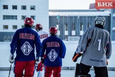 Сборная России по хоккею с мячом вышла на сыктывкарский лед