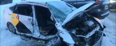 В Хабаровске водитель такси скончался за рулем, что спровоцировало массовое ДТП