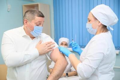 Андрей Бочаров повторно ревакцинировался от коронавируса
