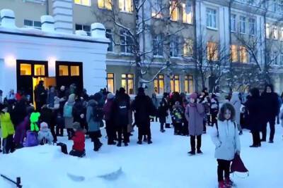 Из-за шквала сообщений о минировании все школы Архангельска переведены на дистанционку