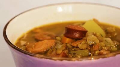 Вместо завтрака обеда, ужина: рецепт согревающего и нажористого супа от Ивлева