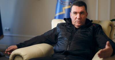 "Включили свет, чтобы тараканы разбежались": Данилов считает санкции СНБО "конституционными"