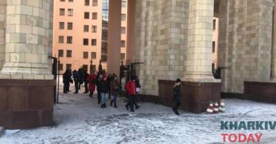 В Харькове загорелся университет Каразина: людей срочно эвакуировали (фото, видео)
