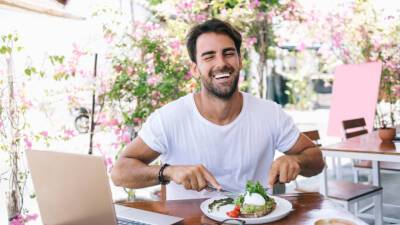 Как поднять настроение с помощью еды: советы диетолога