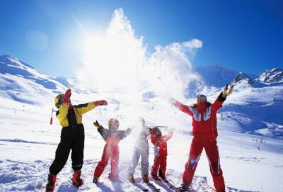 39% россиян считают лучшим зимним отдыхом катание на лыжах или санках