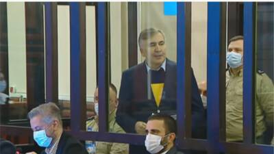 Саакашвили в суде пожаловался на лечение, "подорвавшее его здоровье"