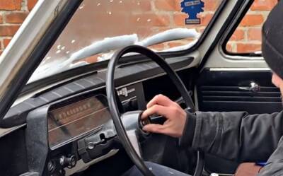 Ему самое место в музее: идеальнейший "Запорожец" генерала ВОВ простоял взаперти 17 лет – пахнет новым авто