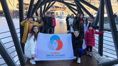 Волонтеры РДШ провели новогодние мероприятия в российских дворах