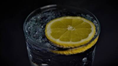 Вода при отказе от других напитков поможет улучшить состояние кожи