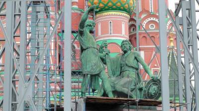 Памятник Минину и Пожарскому снят с постамента для реставрации