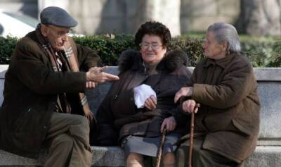 Говорят как со стеной: латвийским пенсионерам нужна помощь в оплате счетов