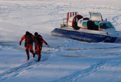 Спасатели в Ленинградской области призвали не выходить на лед